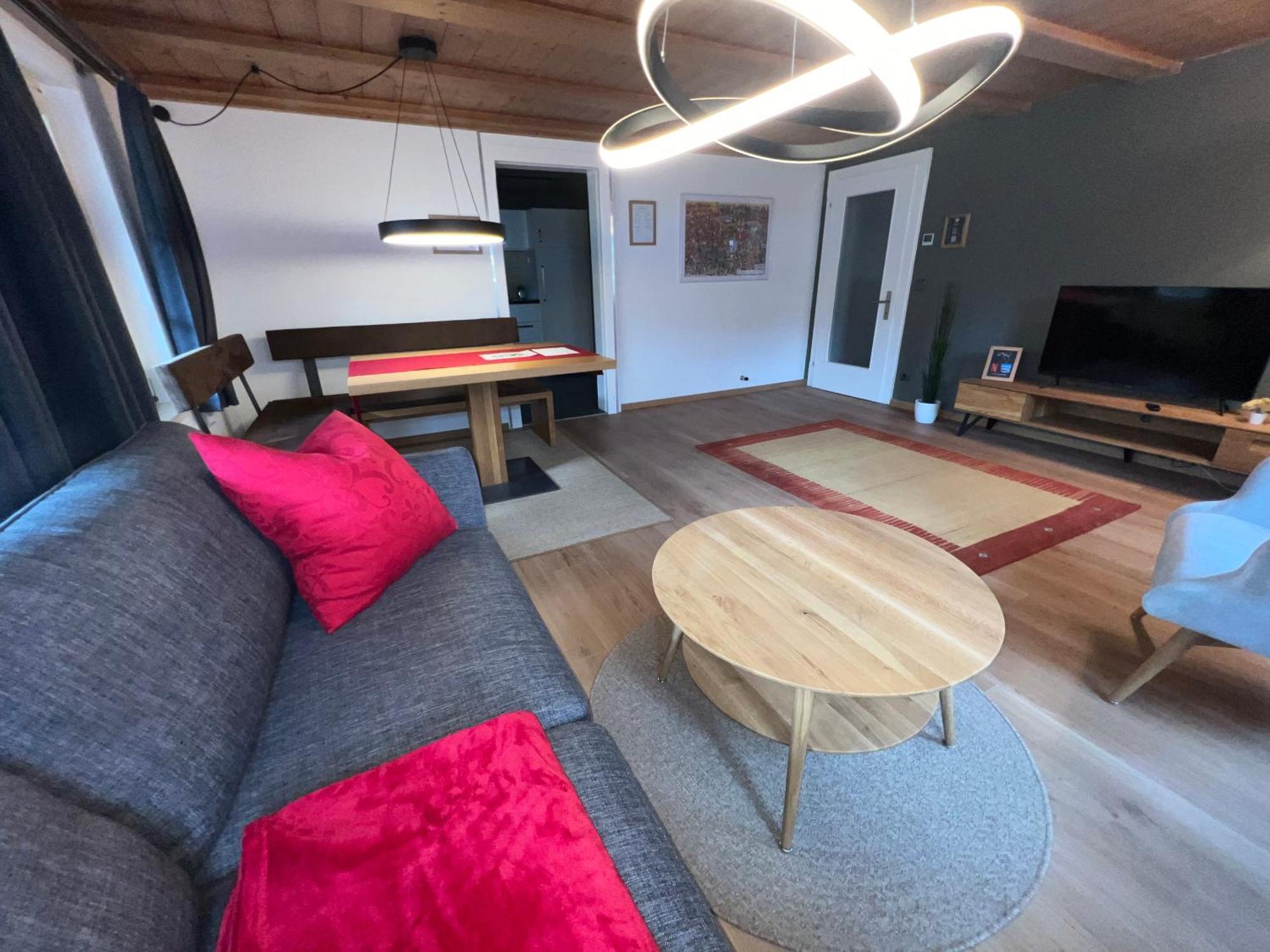 Crimson Cottage Apartments Dornbirn Exterior photo